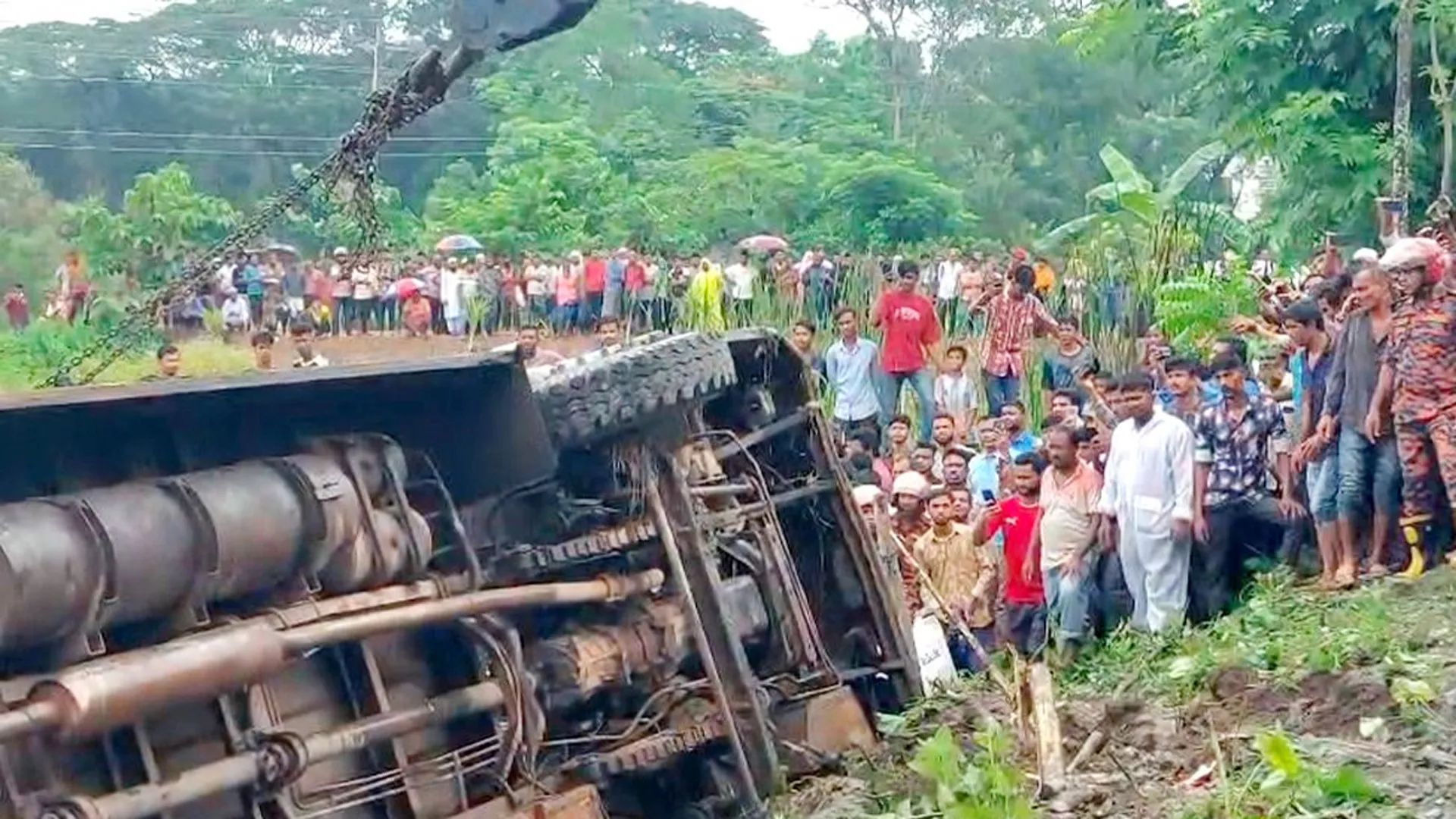 ঝালকাঠিতে যাত্রীবাহী বাস খাদে, সুপারভাইজার নিহত